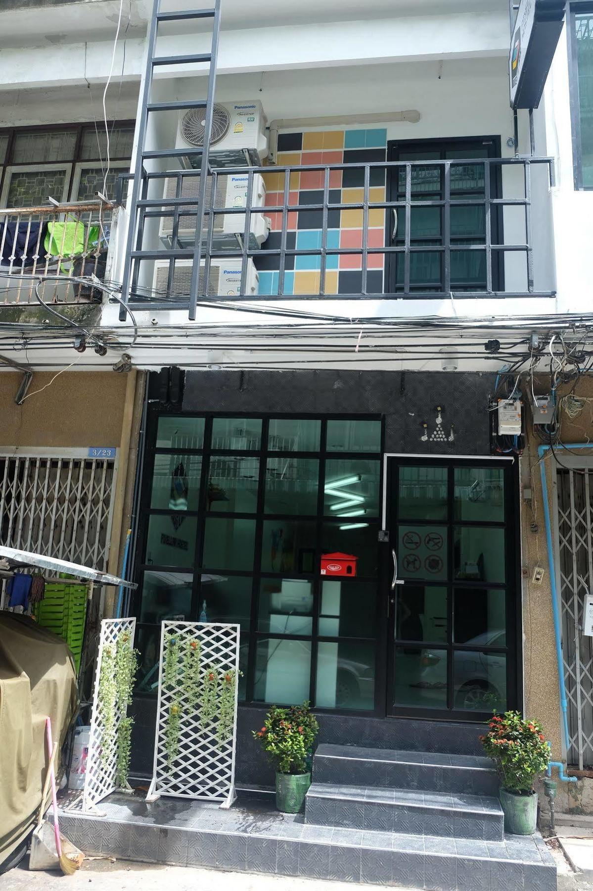 Pixellar Hostel Bangkok Esterno foto