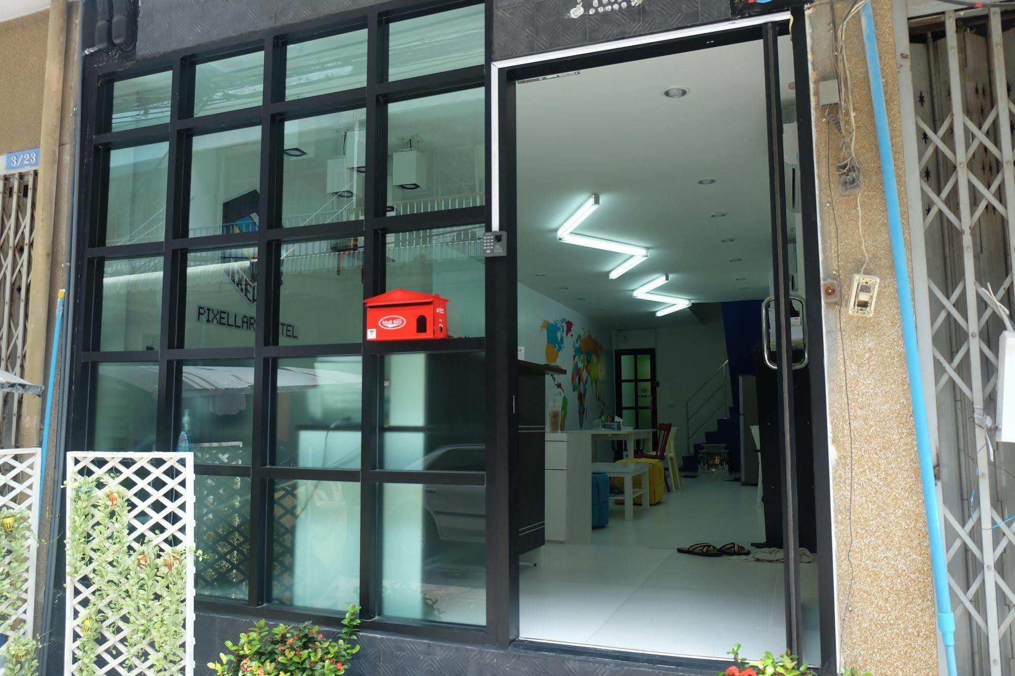 Pixellar Hostel Bangkok Esterno foto