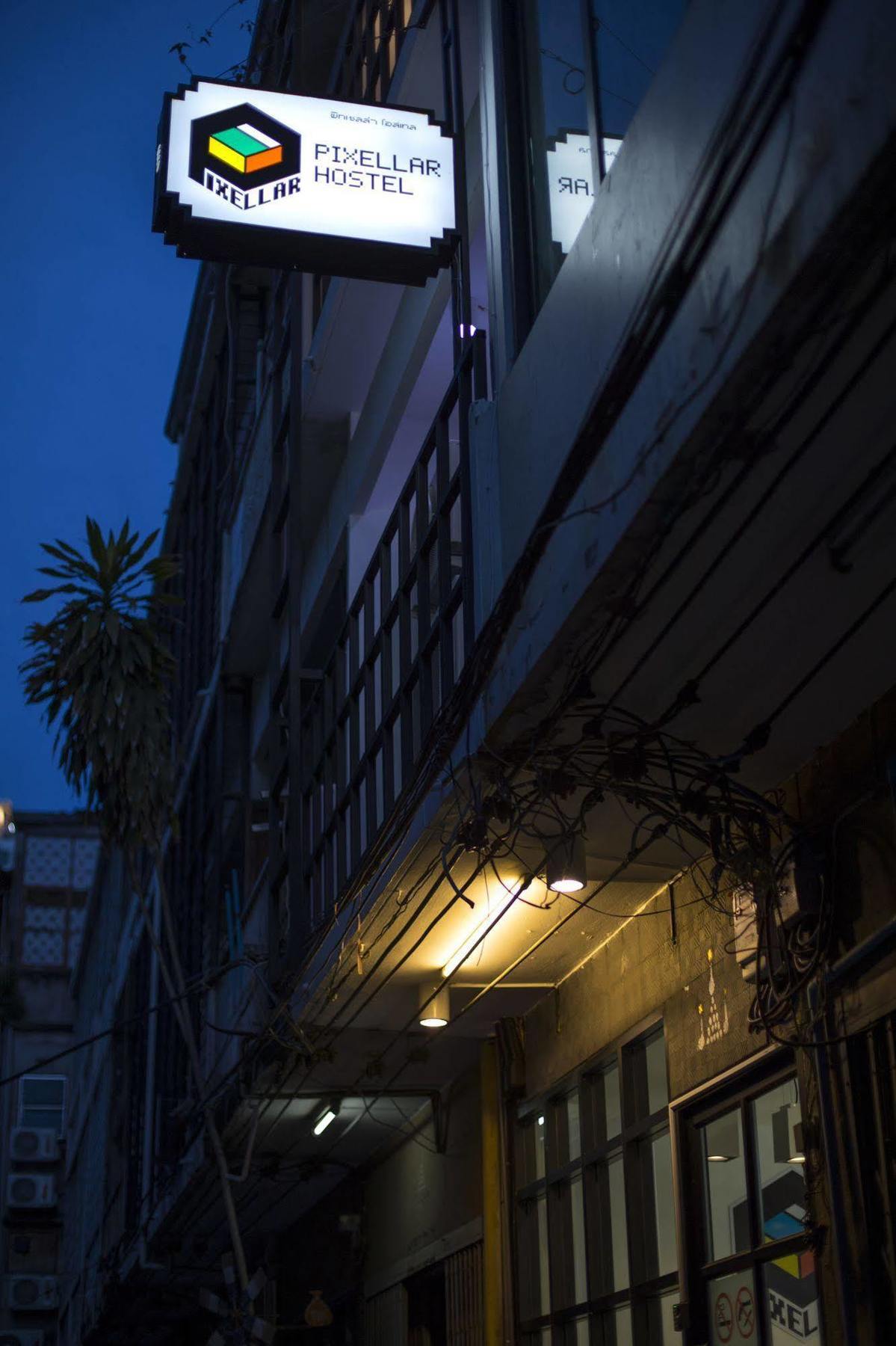 Pixellar Hostel Bangkok Esterno foto