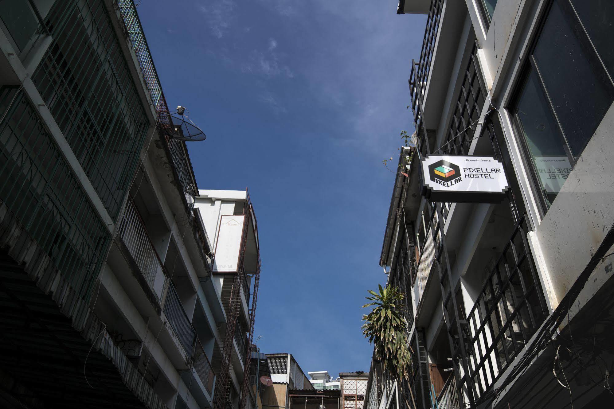 Pixellar Hostel Bangkok Esterno foto