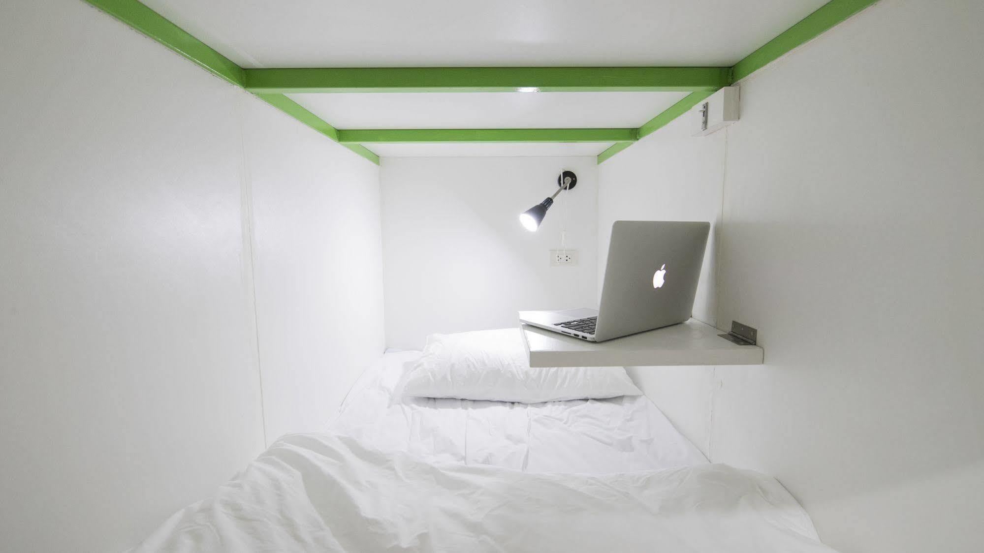 Pixellar Hostel Bangkok Esterno foto