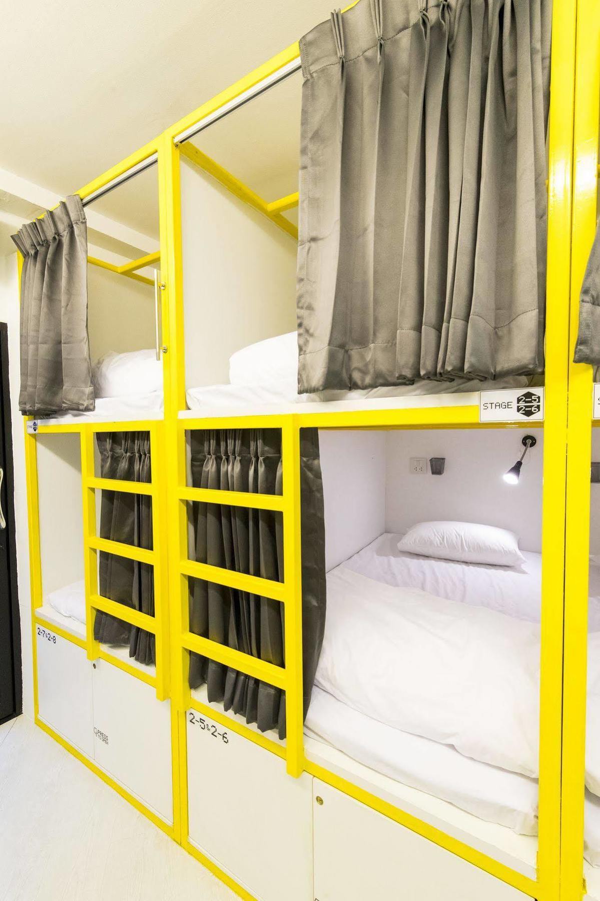 Pixellar Hostel Bangkok Esterno foto