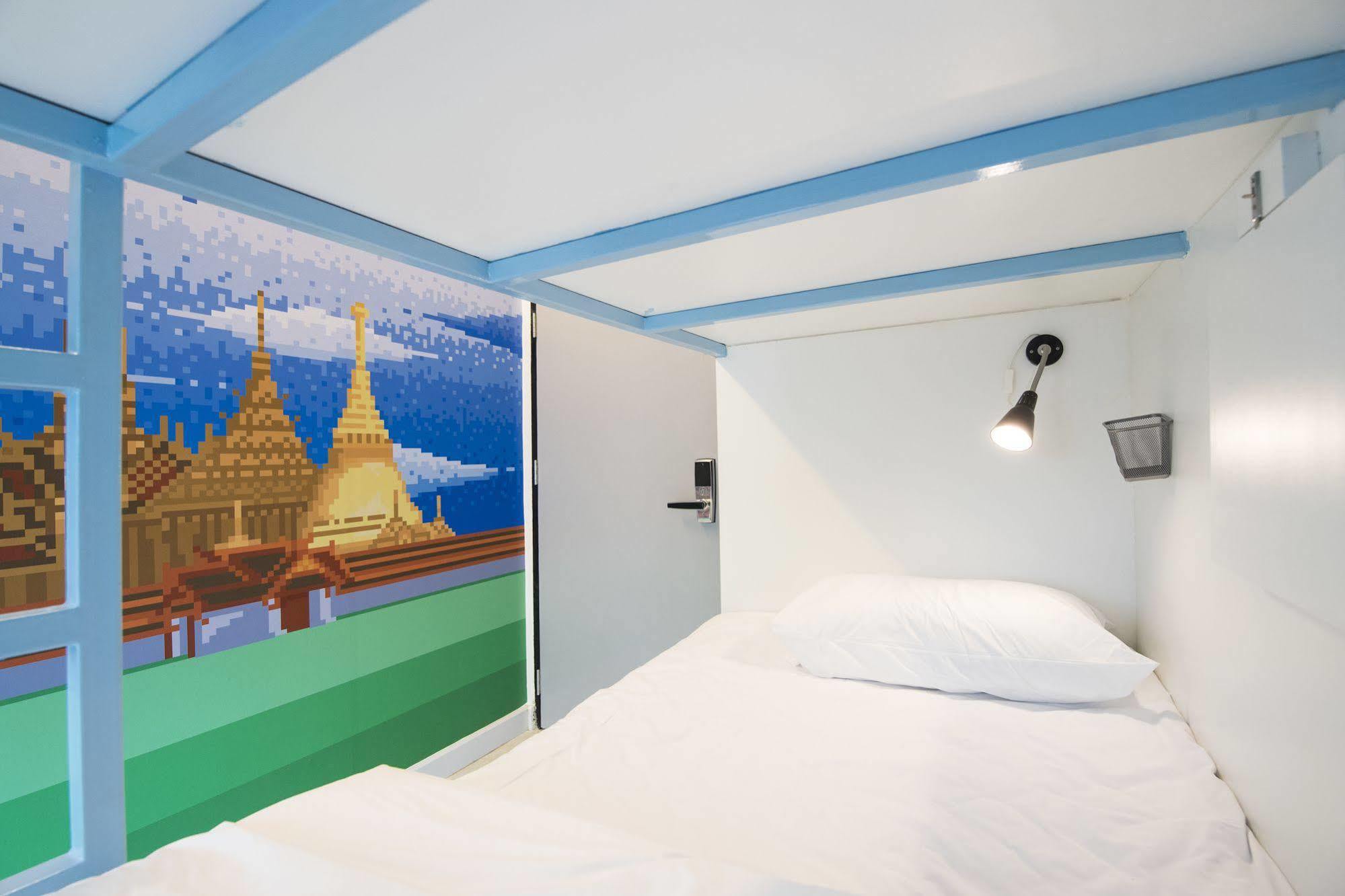 Pixellar Hostel Bangkok Esterno foto